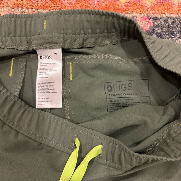 Figs Men’s Olive Scrub Pants - Large - Picture 3 of 4
